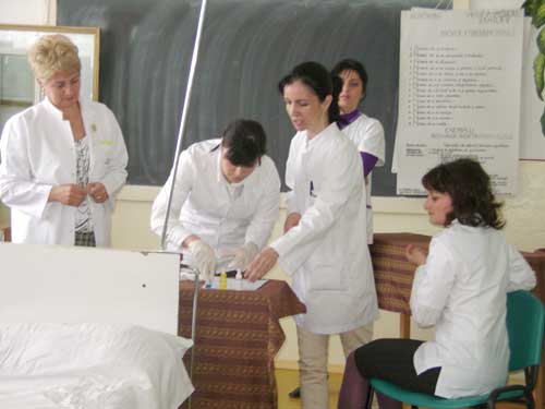 Foto: curs farmacie - scoala postliceala "Grigore Moisil"